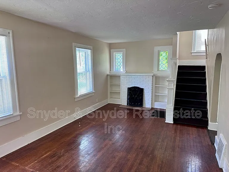 700 Noble Ave — Photo 2