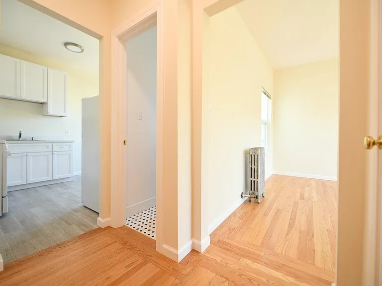 200 Wayne Ave #19 — Photo 10