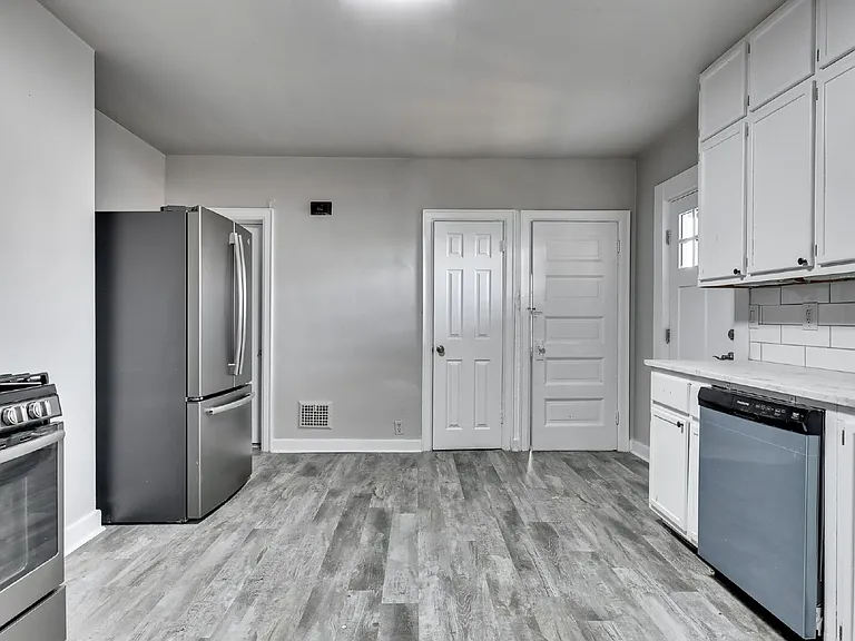 539 Park Ave #1 — Photo 5