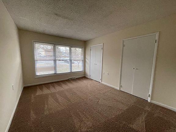 4th image of 43 Dogwood Ct #0