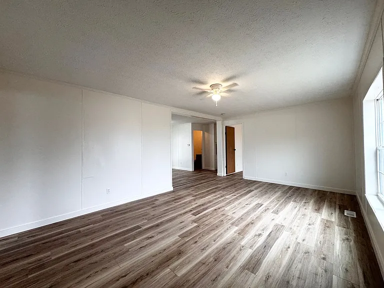 18242 Loyalty Ln — Photo 3