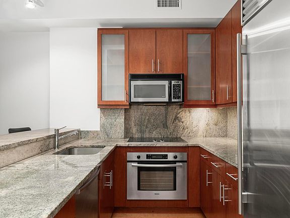 5th image of 80 John St APT 11E