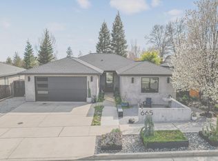 665 Grants Pass Pl, Redding, CA 96003