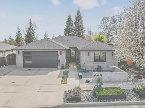 665 Grants Pass Pl, Redding, CA 96003