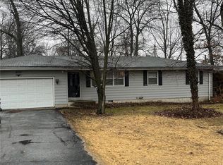 100 Hickory Grove Ln, Salem, IL 62881
