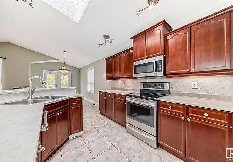 1798 Melrose Cres SW #HOUSE — Photo 18