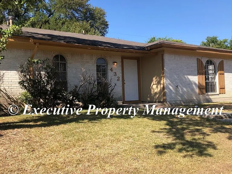 432 Cottonwood Dr — Photo 1