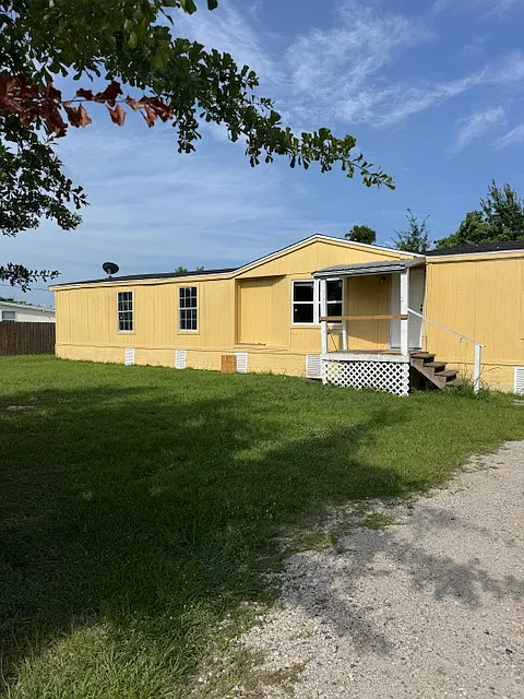4 bed, $2,200 — Photo 1