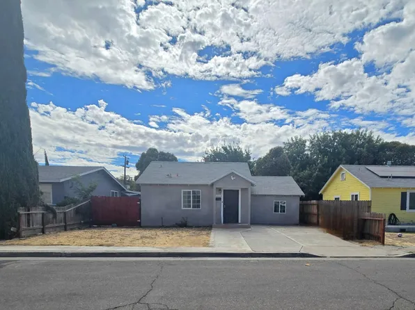 1221 Center Ln, Los Banos, CA 93635