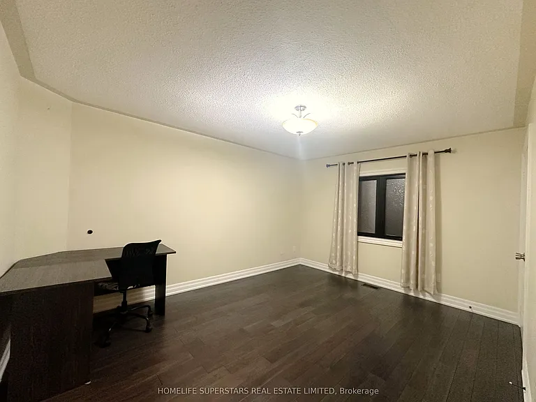 88 River Rock Cres W — Photo 12
