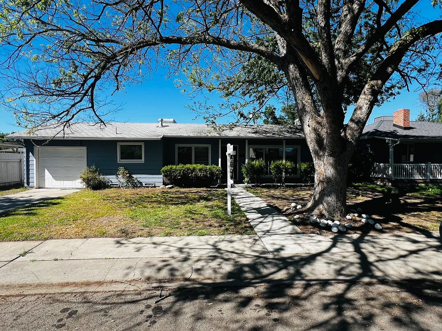 1805 De Ovan Ave photo 1