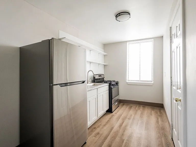 Kirkwood Apartments — Photo 10