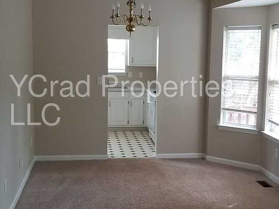 4th image of 708 Country Lake Ct