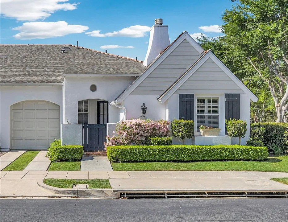 2 Gardengate Ln