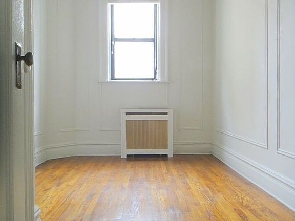 3rd image of 335 W 76th St APT 3B