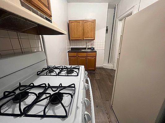 4th image of 145 Audubon Ave #1L