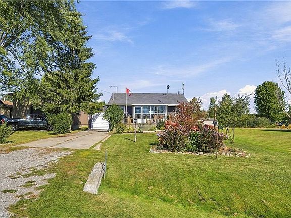 4th image of 2579 Lakeshore Rd