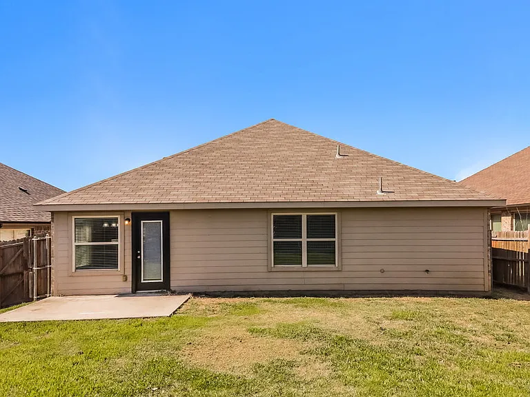 1429 Hawk Valley Dr — Photo 16
