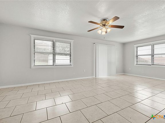 5th image of 1402 Bluff Dr