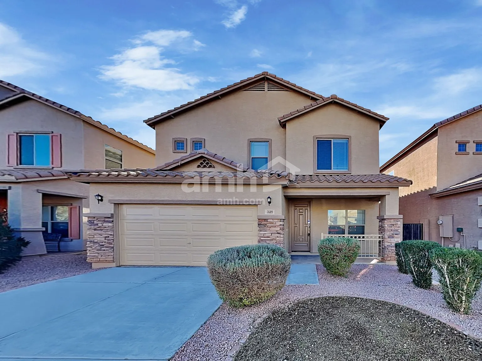 5 bed, 2.5 bath, 2485 sqft, $2,220 — Photo 1