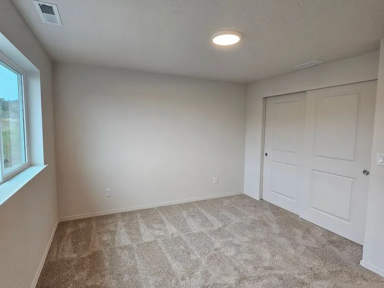 940 SE Starview Ave — Photo 8