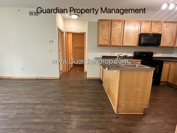 3rd image of 811 4th St SE APT 211