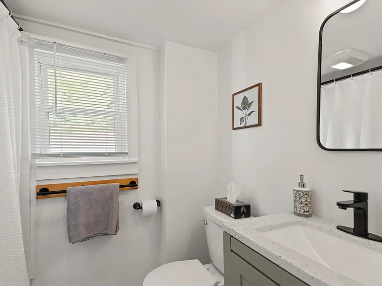123 W Circular St #1 — Photo 16