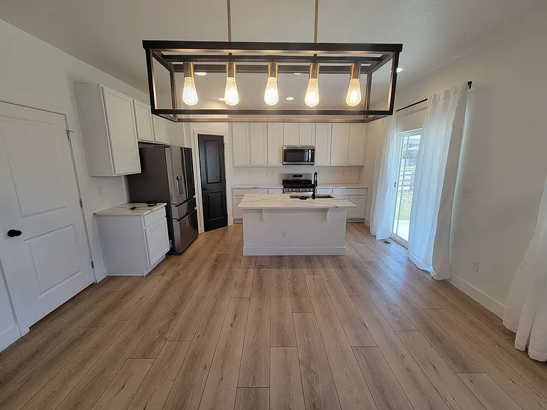 58 Marlowe Dr — Photo 2