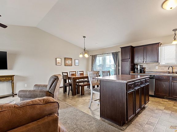 4th image of 782 Radial Ln
