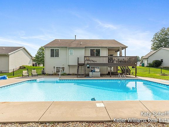 2nd image of 2551 Cedar Lake Dr