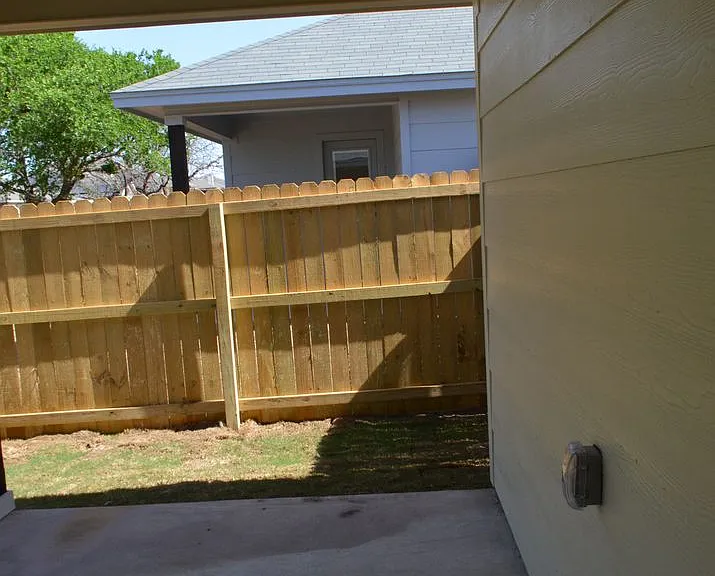 1906 Castroville Tr — Photo 18