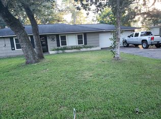 619 Fulton St, Edna, TX 77957