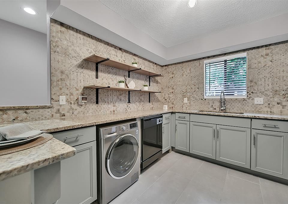 1st image of 12100 Melville Dr APT 506