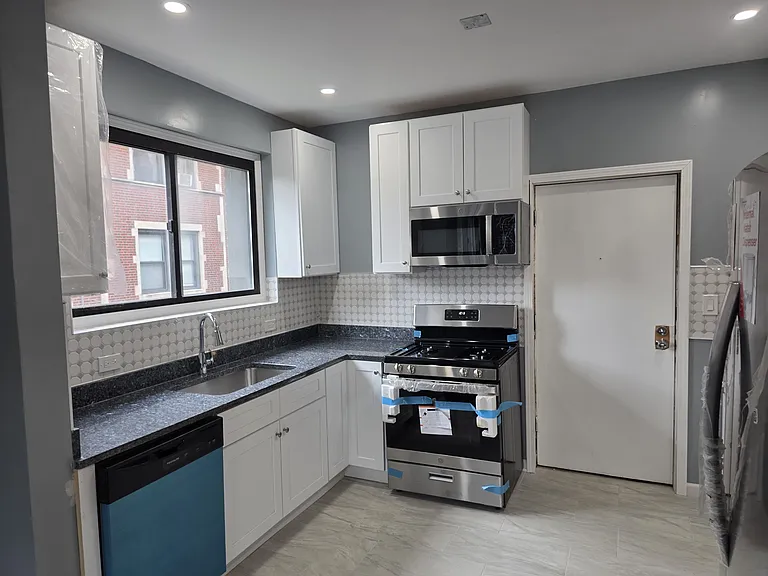 2054 E 69th St #1B — Photo 4