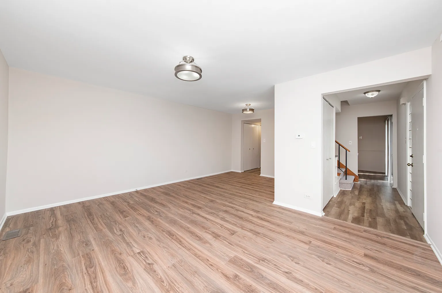 3 bed, 1.5 bath, 1156 sqft, $2,325 — Photo 3