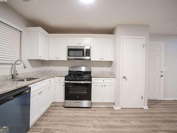 5th image of 5449 Martins Crossing Rd