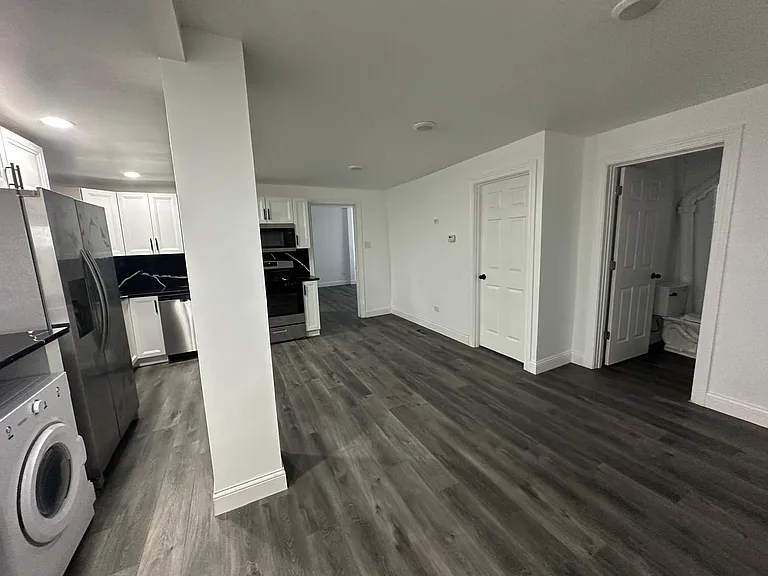 1704 S Clinton St #1 — Photo 5