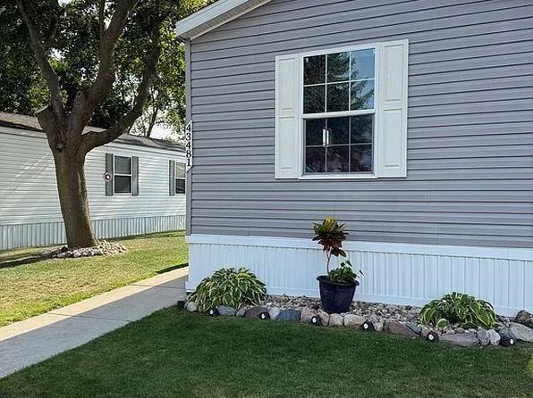 43481 Charlemagne Ave, Sterling Heights, MI 48314