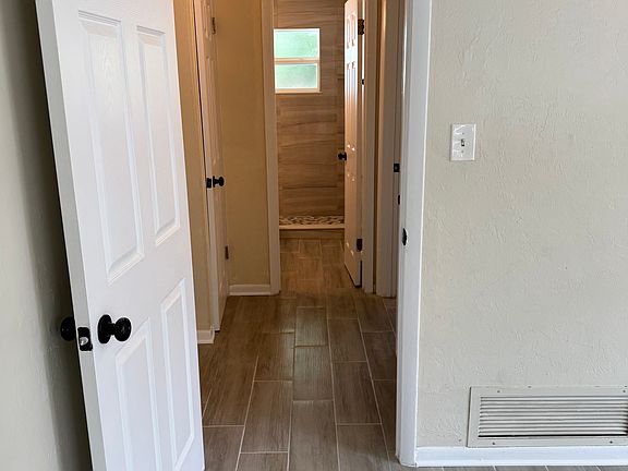 4th image of 605 SE 2nd Pl APT 1