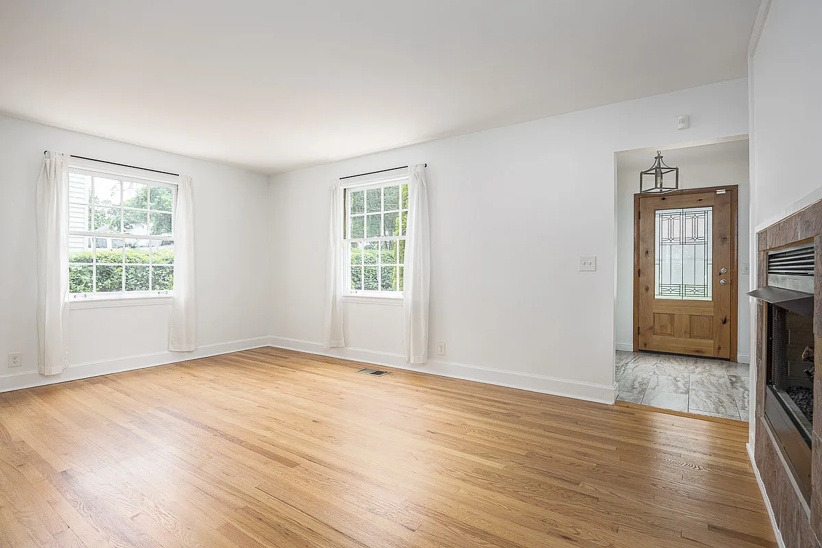 1212 Kermit Dr — Photo 4