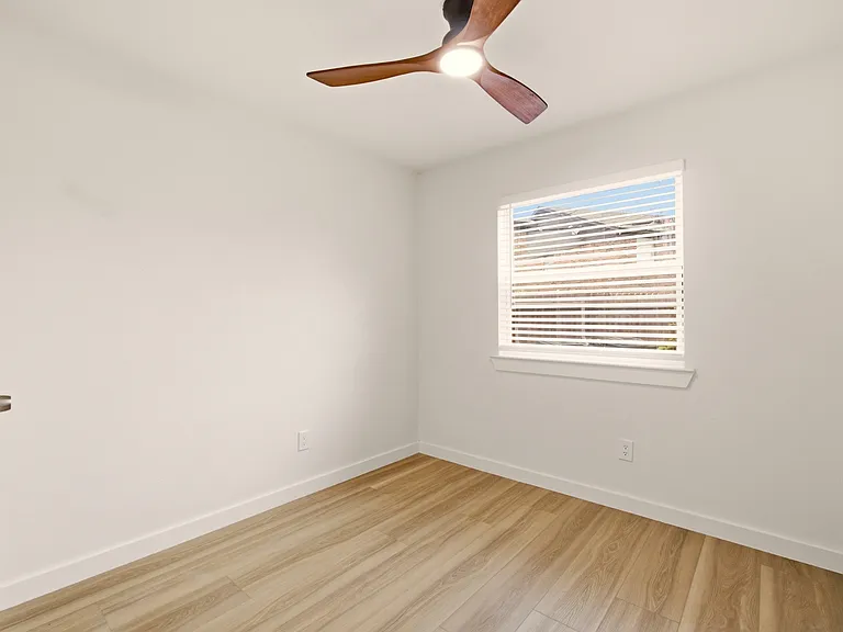 908 Isbell Rd #A — Photo 24