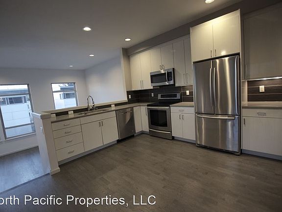 5th image of 3227 21st Ave W