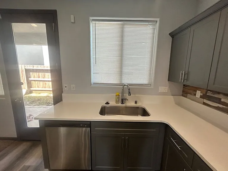 3037 N Sowell St — Photo 5