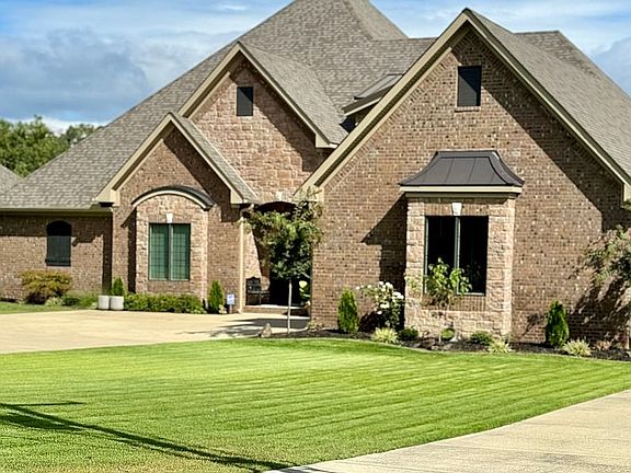 2nd image of 425 Lakeland Dr