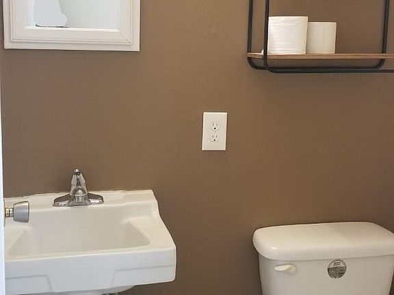 2nd image of 863 Palomino Dr APT B
