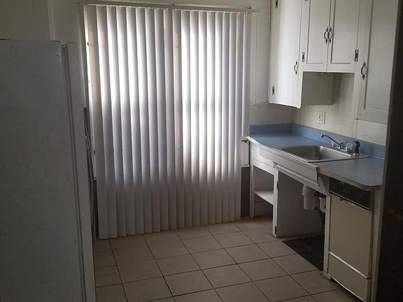 3rd image of 9933 Abington Ave