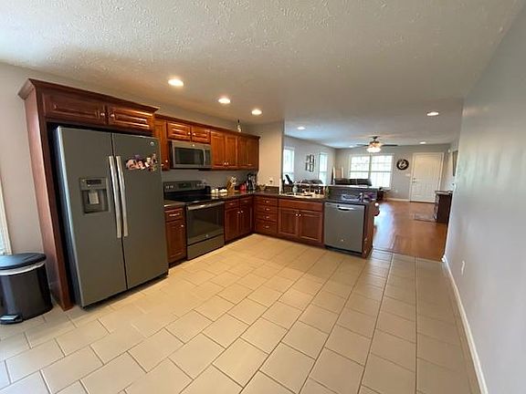 4th image of 134 Stone Hollow Dr
