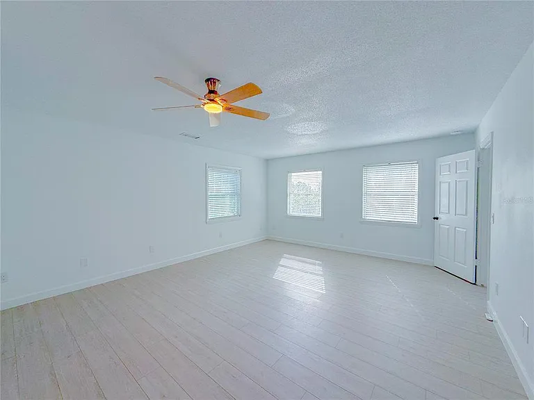 2827 Sanctuary Ln — Photo 43