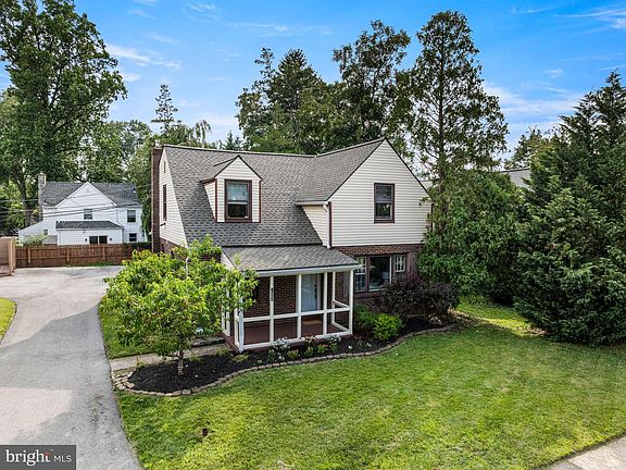 2nd image of 144 Rock Glen Rd