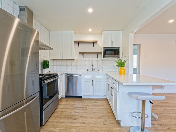 4th image of 2144 Royal Dr APT 13